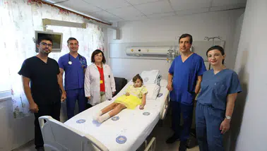 Kırgızistanlı çocuk Akdeniz Üniversitesi Hastanesi'nde sağlığına kavuştu