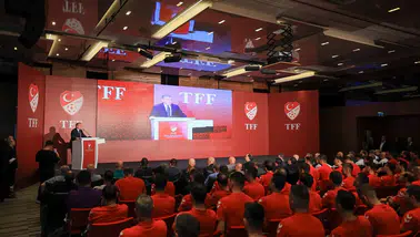 Bakan Bak: "Takımları doğru analiz edin, FIFA kurallarını uygulayın!"