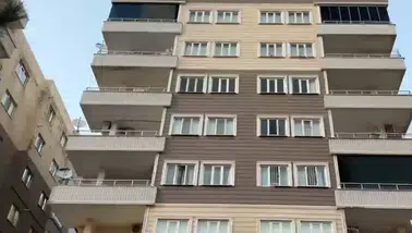 Balkondan düşen kadın hayatını kaybetti