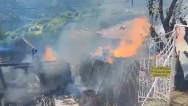 Öldürdüğü komşusunun evini ve aracını ateşe verdi