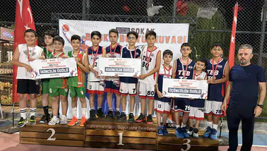 Kahramanmaraş’ta basketbolun yıldızları aynı potada buluştu
