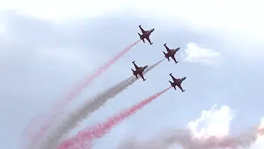 Türk Yıldızları, TEKNOFEST’te gösterisi nefesleri kesti
