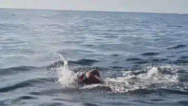 Otizmli ultra maraton yüzücüsü Tuna Tunca, Catalina Kanalı'nı geçti