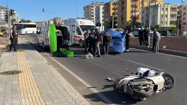 Otomobille çarpışan motosikletin sürücüsü hayatını kaybetti