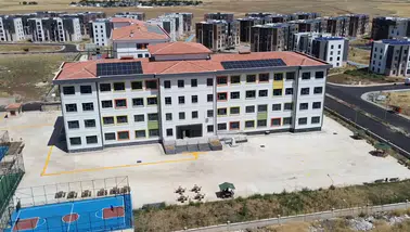 Depremden etkilenen Diyarbakır'da 96 derslikli 3 okul ilk öğrencilerini bekliyor