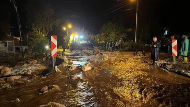 Demre'de sağanak hayatı olumsuz etkiliyor