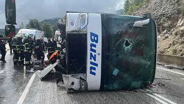 Yolcu otobüsünün devrilmesi sonucu 1 kişi öldü, 9 kişi yaralandı