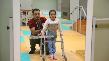 İsrail saldırısında yaralanan Sıla'nın yeniden yürüme umudu Türkiye'de yeşerdi