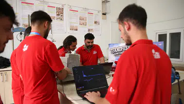 Depremzede öğrenciler kolonların sağlamlığını ölçebilen cihaz geliştirdi