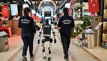 İnsansı robot MEGA, esnaf denetimleri için görev başında