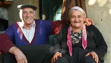 1400 metre rakımdaki köy evinde 57 yıldır aynı yastığa baş koyuyorlar
