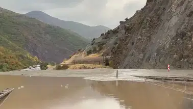 Erzincan-Erzurum kara yolu heyelan nedeniyle ulaşıma kapandı
