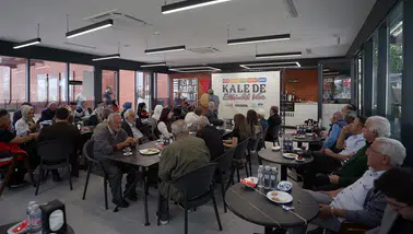 Kahramanmaraş’ta yaşlılara sazlı sözlü kale eğlencesi
