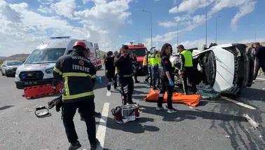 Kamyonetle çarpışan otomobildeki yaşlı çift öldü hayatını kaybetti