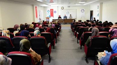 Rektör Can, Kısakürek’in “Çöle İnen Nur” adlı eserini değerlendirdi!