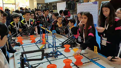 Geleceğin robot tasarımcıları Piazza’da yarıştı!