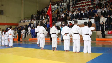 Kahramanmaraş’ta judo turnuvası nefesleri kesti!