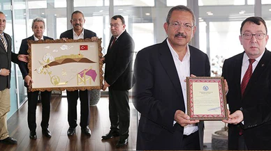 Mehmetçik Vakfı’ndan Öksüz’e plaket!
