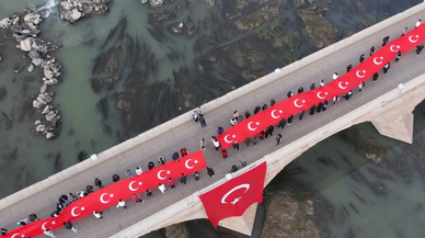 102 metrelik Türk bayrağı ile Cumhuriyet'in 102. yılı kutlandı