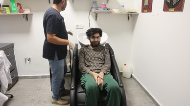 3 yıldır evinden çıkmayan gence tepeden tırnağa bakım yapıldı