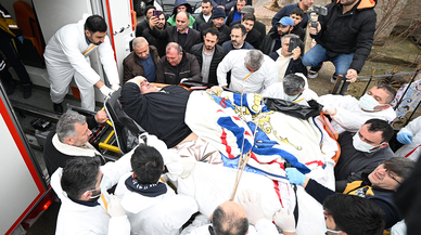 300 kiloluk fil hastası, özel ekiple hastaneye sevk edildi