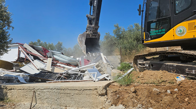 Adana'da göl kıyısındaki kaçak yapılar kaldırılıyor