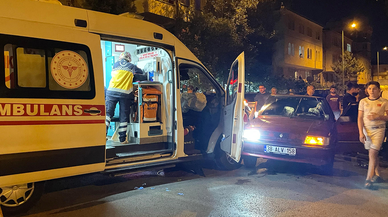 Ambulans ile otomobil çarpıştı! 2 yaralı