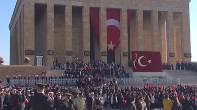 Anıtkabir'de ziyaretçi akını