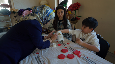 Anne ve çocuklar birlikte üretmenin keyfini yaşadı