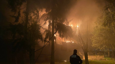 Antalya'da zincir markette çıkan yangın hasara yol açtı