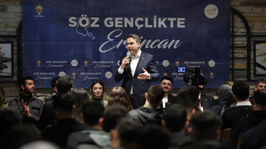 Bakan Bayraktar, gençlerle bir araya geldi