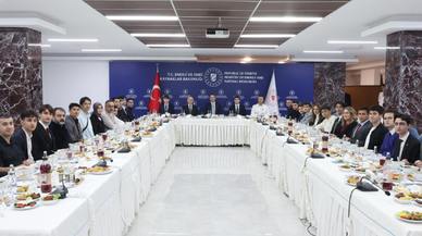 Bakan Bayraktar, öğrencilerle iftarda buluştu