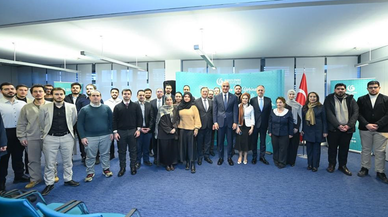 Bakan Ersoy, Berlin'de Türkçe öğrenen gençlerle buluştu