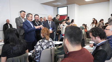 Bakan Tekin, zekâ ve yetenek kongresindeki atölyeleri ziyaret etti