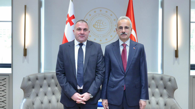 Bakan Uraloğlu, Gürcistan Altyapı Bakanı Sokhadze ile görüştü