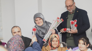 Başkan Akpınar’dan, iftar programındaki kadınlara 8 Mart kutlaması