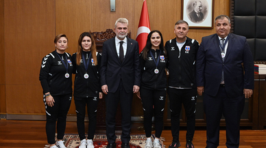 Başkan Görgel, Avrupa’ya damga vuran Kadın Goalball Takımını ağırladı