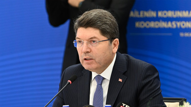 Bayrak indirme olayıyla ilgili 14 kişi gözaltına alındı
