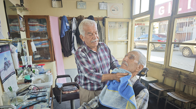 Berber makasını yarım asırdır bırakmıyor