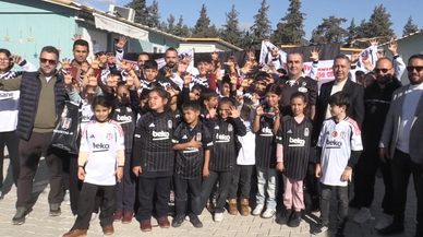 Beşiktaş gönüllülerinden depremzede öğrencilere forma