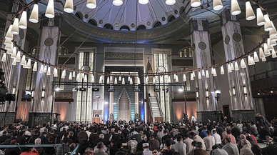 Bu gece Ramazanın müjdecisi Berat Kandili