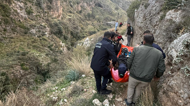 Dağda mahsur kalan kişi saatler sonra kurtarıldı