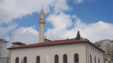 Depremde hasar gören 161 yıllık cami ibadete açılıyor