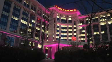 Dünya Prematüre Günü dolayısıyla Bilkent Yerleşkesi mor renkle ışıklandırıldı