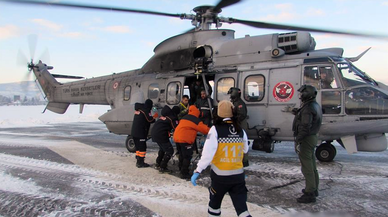 Engizek Dağı’nda mahsur kalan 8 kişi helikopterle kurtarıldı