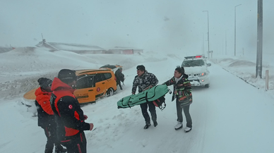 Erciyes'te mahsur kalan 12 kişiyi AFAD kurtardı