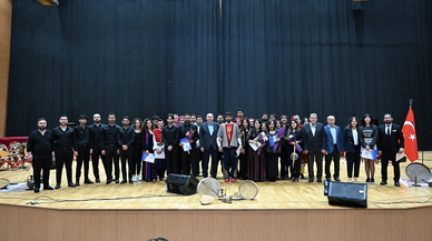 Ezgilerle anlatılan hikâyeler, gönüllere dokunan türkü gecesi