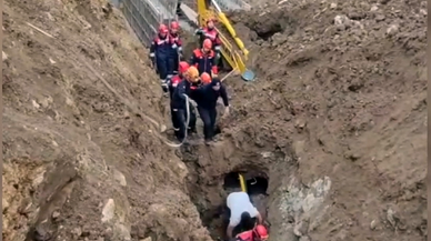 Göçük altında kalan iş makinesi operatörü kurtarıldı