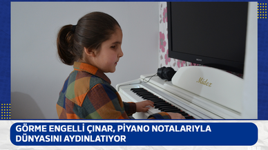 Görme engelli 8 yaşındaki Çınar, piyano notalarıyla dünyasını aydınlatıyor