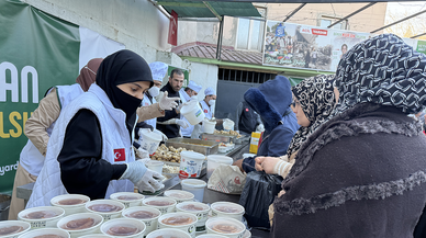 Hayrat İnsani Yardım Derneği Kahramanmaraş'ta günde 1200 kişilik iftarlık dağıtıyor